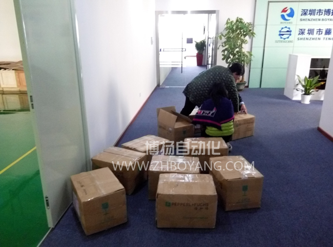 大量GL5-T/28A/115倍加福槽型開關及光電開關到貨！