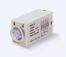 使用延時繼電器功能之間的差異，施加電壓或釋放電壓